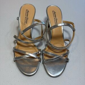 Badgley Mischka Yolanda Silver Heels Size 9.5